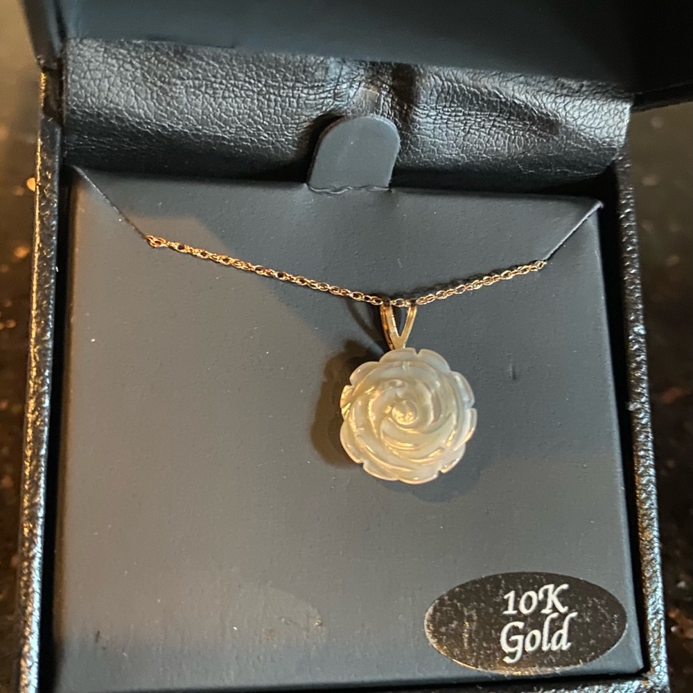10K Gold Rose Pendant Necklace